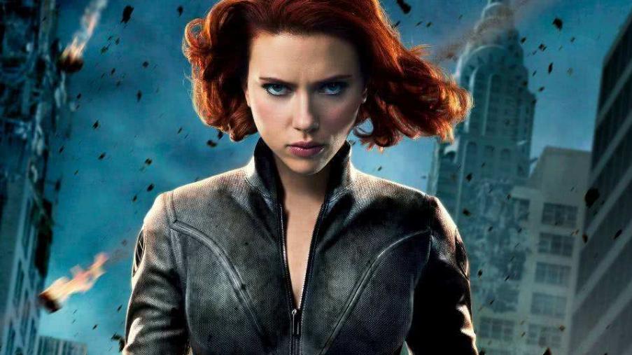 谭卓|黑寡妇为什么从来不露刘海？当看到她的齐刘海照，网友：还我女王