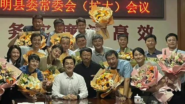 县委大院|《县委大院》杀青路透，胡歌生图状态能打，刘昊然客串太惊喜