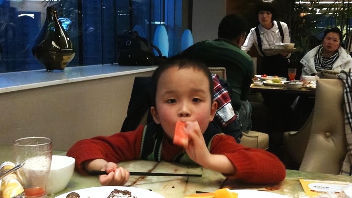 肠胃|8岁娃娃脾虚疳积！提醒：4种错误的带娃方式，别再做了