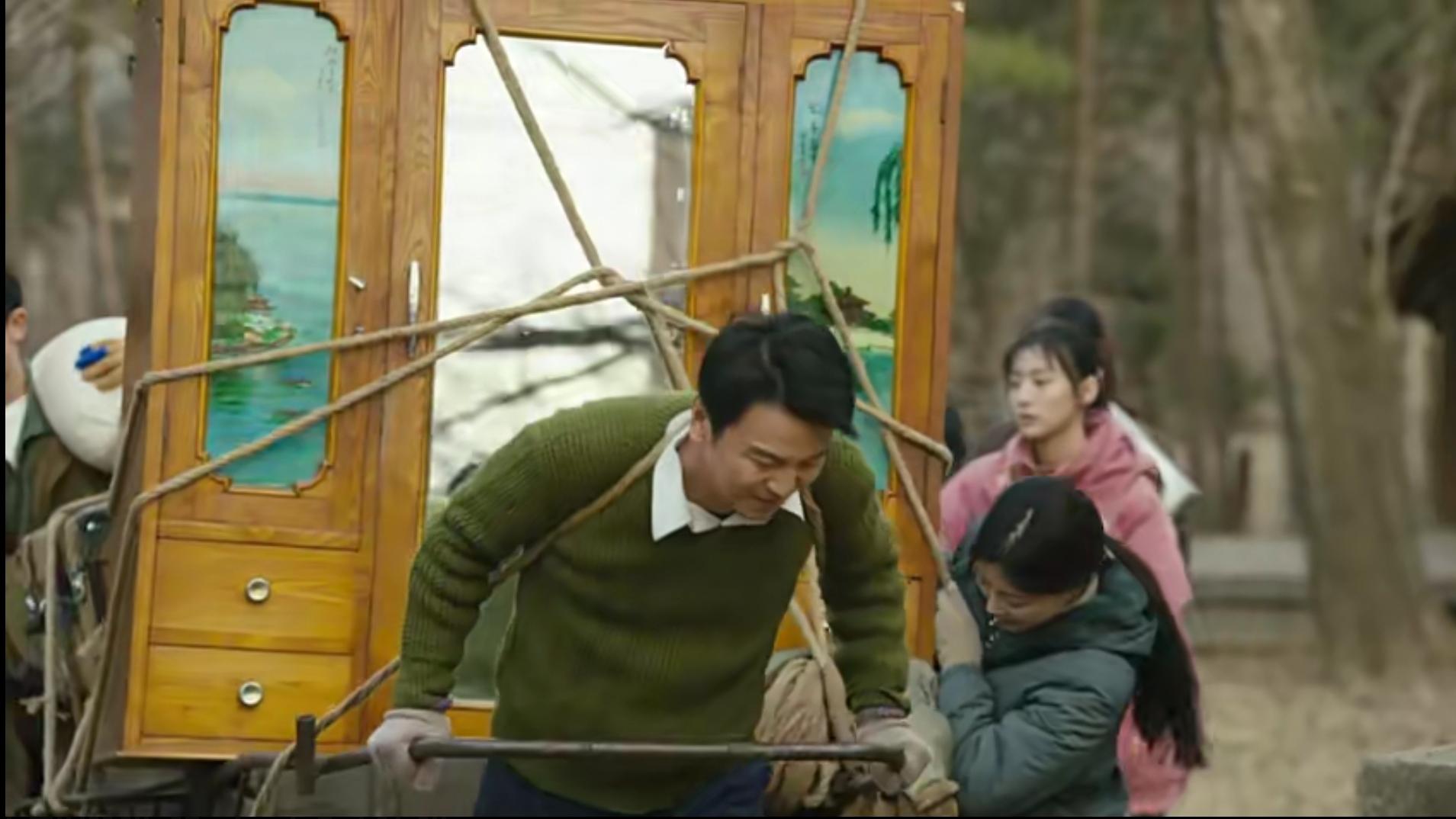 周秉昆|周秉昆一家7口无奈搬回老屋，搬家过程凄凉，一点人情味都没有