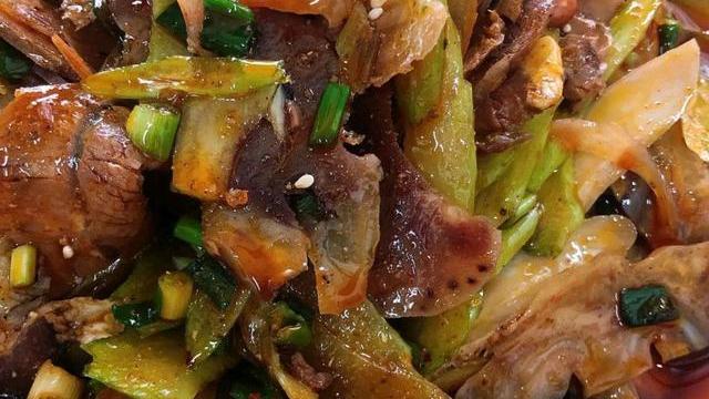 绵阳|绵阳本地人都爱的苍蝇馆子，1道招牌菜55元，牢牢拴住老客人7年