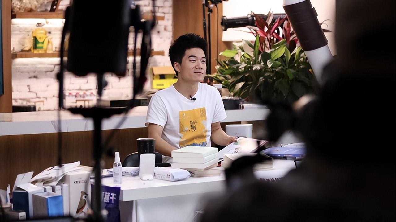 兵马俑|新东方“方脸兵马俑”爆火，郭德纲关于艺人最终拼的是文化的论断终于得以验证！