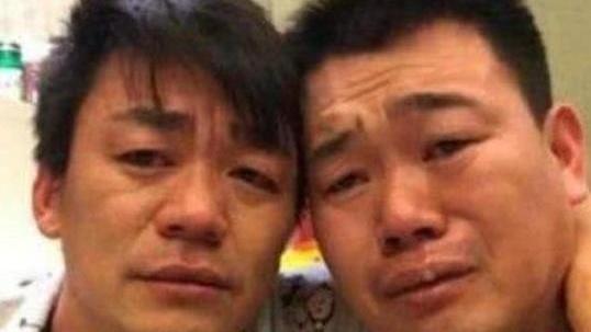 王宝强身价数亿，亲兄弟卖葱油饼，哥哥回答让人泪目