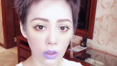 走进宁静现实中的家，古色古香充满宁静，跟她张扬的性格有点不搭