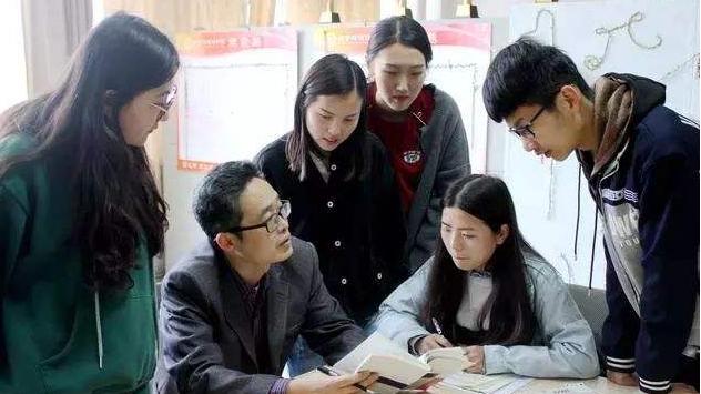 |大学辅导员岗位“有多香”？华中师大公开招聘，年薪18w还有编制