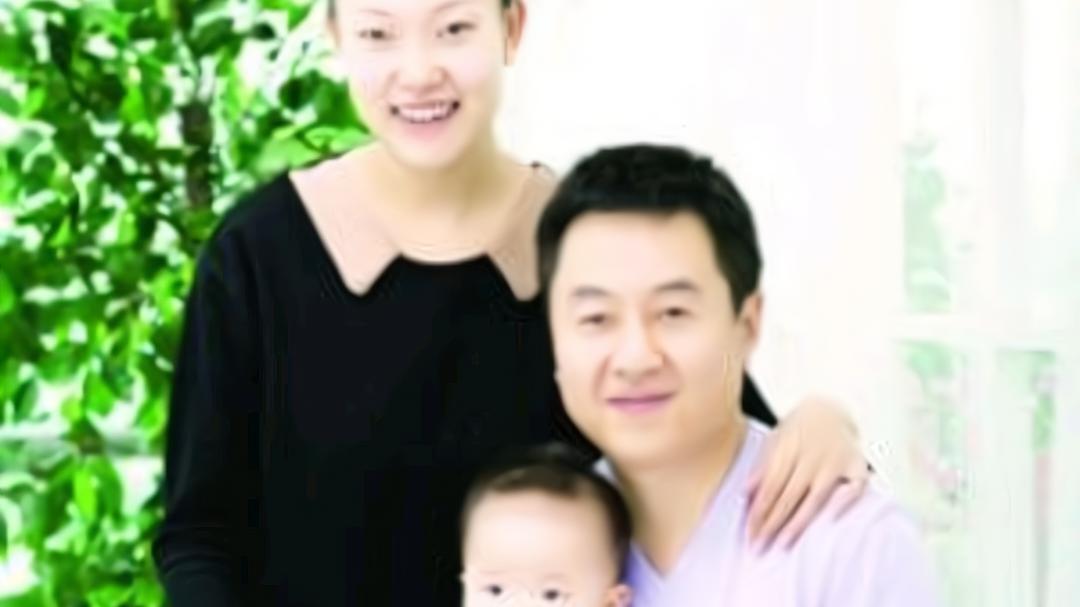 四川男篮|二婚娶小23岁女弟子！国乒前主帅大胆追求爱情，53岁生女儿成赢家