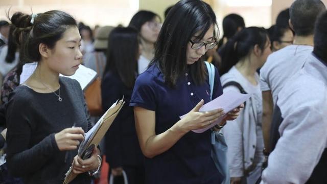 大学生|职业也有高低贵贱？90后大学生毕业当保姆，却被大家质疑浪费人才