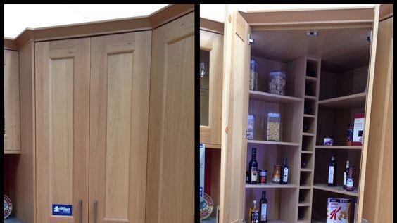 从业20年的木工透露，装橱柜不如在厨房挤出个储物间，房中房多香