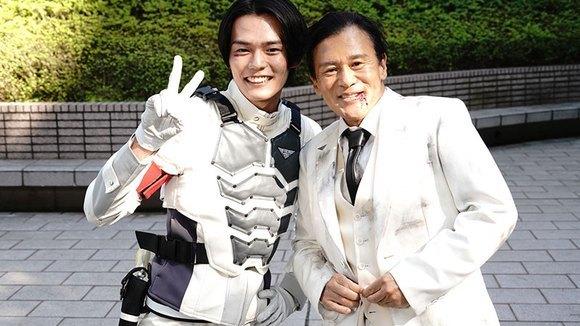 acgn漫评|赤石的设定一直都在反复横跳，一会是小丑，一会是为了大义而献身