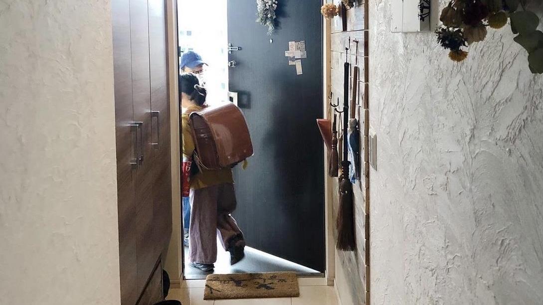 日本复古老房子，太太带俩娃，淘二手家具布置出的精致感，超有品