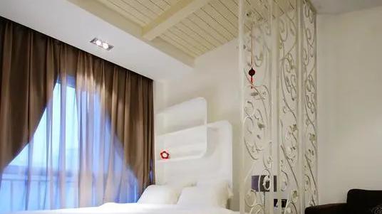 小夫妻买下50平小户型，装修后惊艳了小区居民，直呼太厉害了！