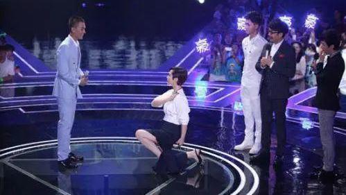 柯以敏|论撕架、互扯，还得是古早的明星们