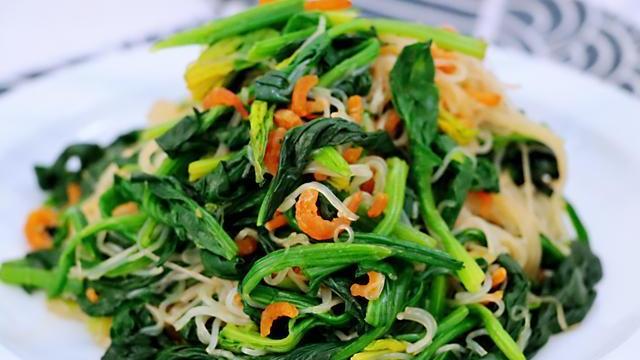 菠菜|春节过后，这道菜一定要多给家人吃，铁含量是猪肝的3倍，别错过