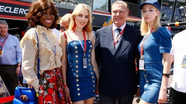 夏琳|真刺激啊！亲王拉着夏琳在秀恩爱，情妇一边带着私生子蹦跶玩耍