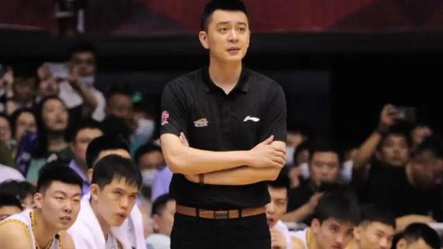 张镇麟|张镇麟最新决定，杨鸣再次收获意外之喜，球迷松了一口气