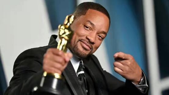 金·凯瑞|60岁金凯瑞谈新影帝，称其应该被逮捕，并对洛克赔偿2亿美元