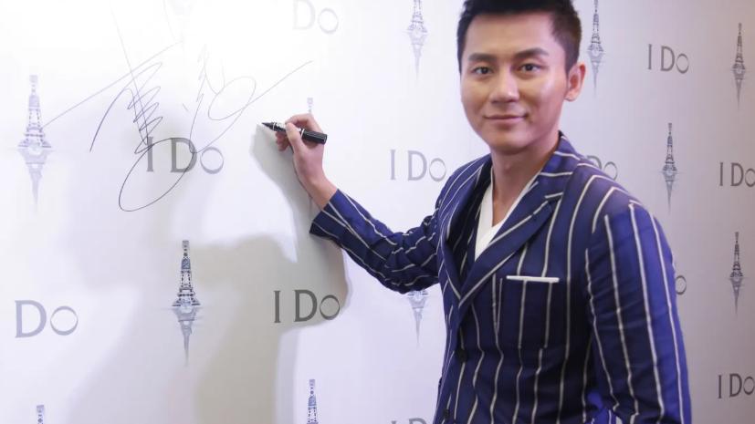 李晨|6月3日晚，李晨在节目中委屈到低头扶额，连连摇头叹气