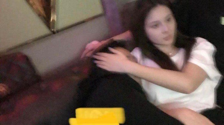 汪小菲|疑似爆出汪小菲女友照片，破张兰P图之言照片中与张颖颖亲密合影