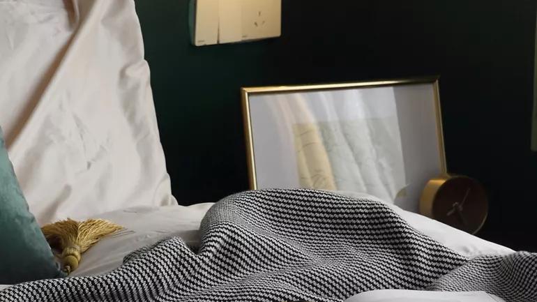 万万没想到，只是换了一盏床头灯，卧室瞬间浪漫到爆