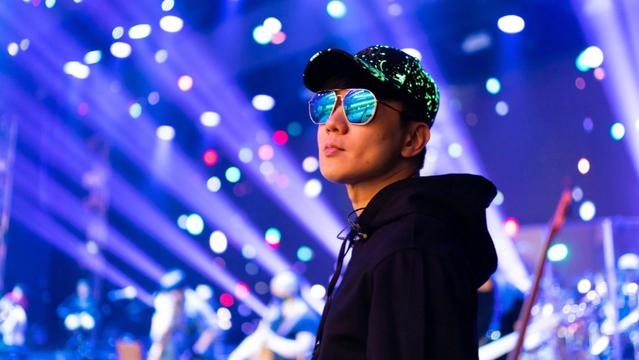 林俊杰|知名歌手确诊新冠引热议！林俊杰曝感染细节反被嘲，粉丝做出解释