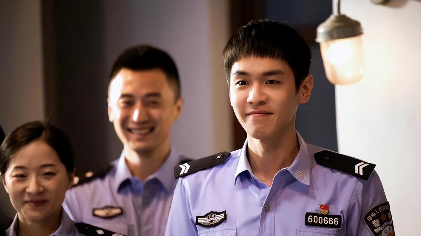 警察荣誉|《警察荣誉》口碑热度双优，张若昀被著名编剧赵冬苓高度称赞！