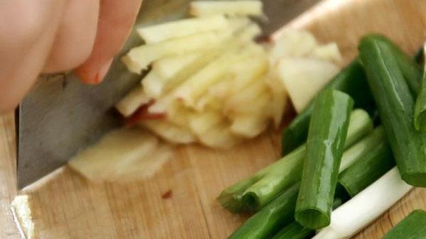 健脾|红茶和它是“绝配”，每天1杯泡水喝，助你祛湿，健脾养胃不怕冷