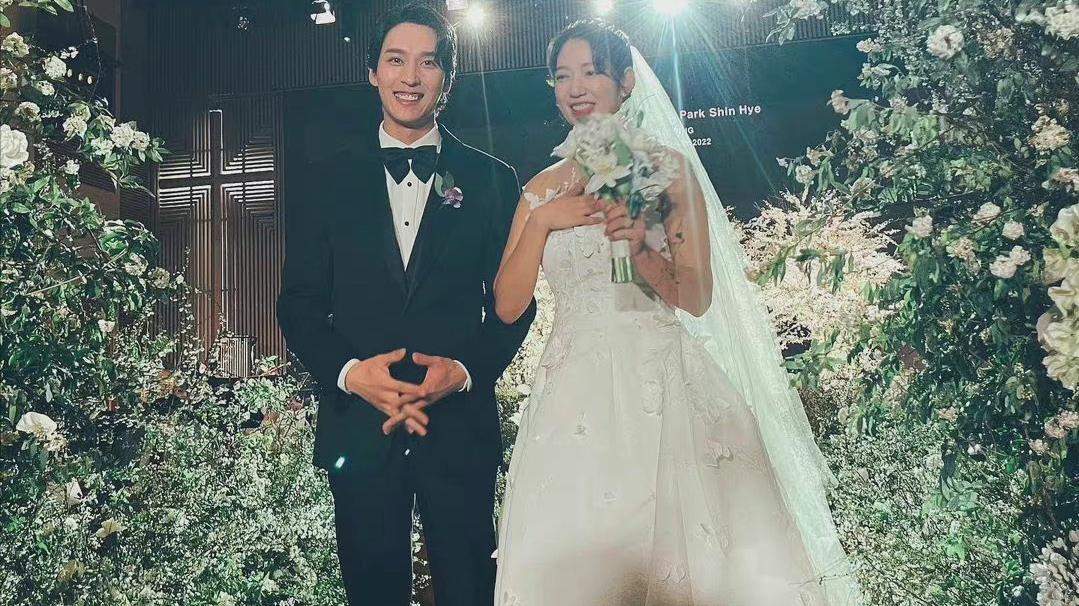 朴信惠|初代韩流女神成为新晋妈妈，朴信惠在首尔某医院平安生子