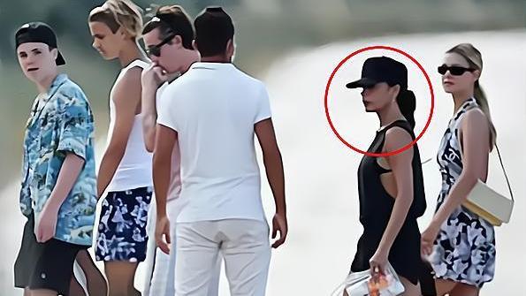 维多利亚|小贝“偷看”妻子换衣，48岁维多利亚腰真细！极致身材，太自律