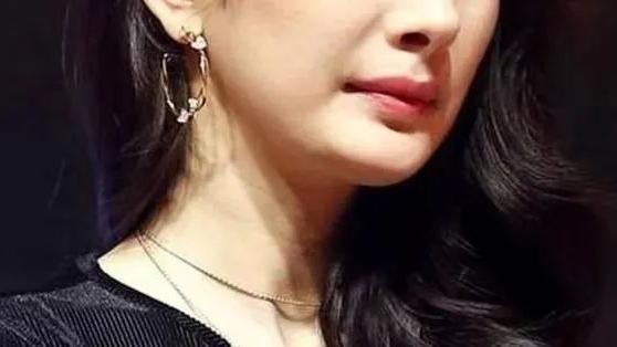 杨幂|娱乐圈的“半脸美人”，露半张脸惊艳，露全脸“有缺陷”