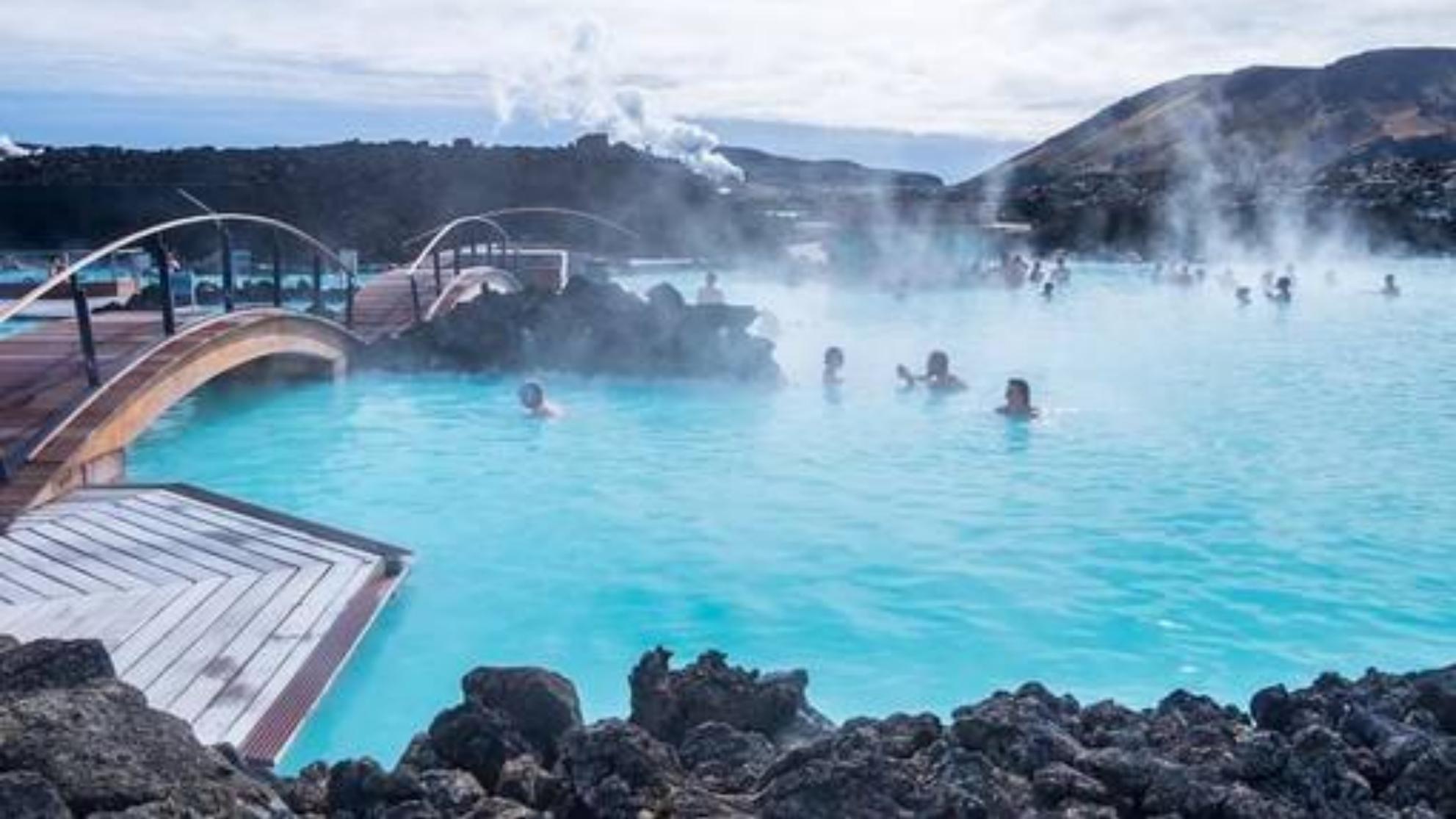 温泉|世界最大的人造温泉，水面呈鲜有的蓝色，来源让人意想不到