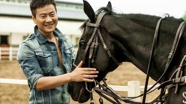 连奕名|连奕名：成名后抛妻弃子，净身出户娶杨若兮，前妻红了，他糊了