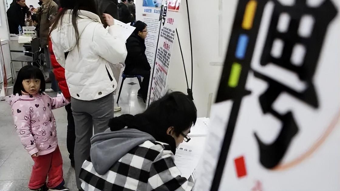 大学生|95后毕业生堪称“招裁猫”，两年被裁三次，被裁理由都好好笑