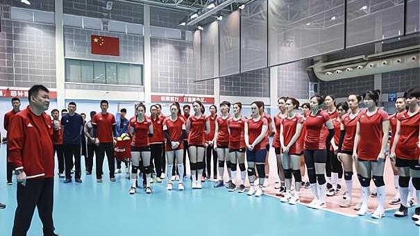 女排|4架00后马车打造成型！女排新主力呼之欲出，最强双塔保驾护航