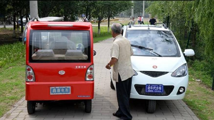 盘点老年人最爱的几类代步车，操作都很简单，哪个更“适老化”？