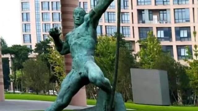 后羿|清华再现崇洋媚外，后羿射日雕塑竟是外国人形象，网友：这很清华
