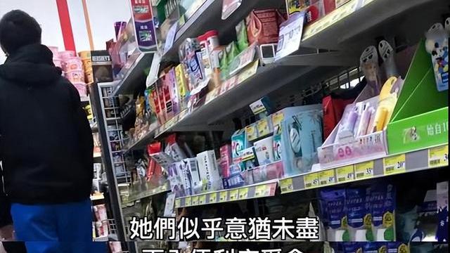 成龙|口罩都买不起！成龙私生女近况曝光，让人心疼