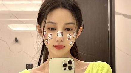 宣云|宣云宅家自拍，脸上贴贴纸可爱又少女，潘玮柏趴门缝偷看好甜蜜