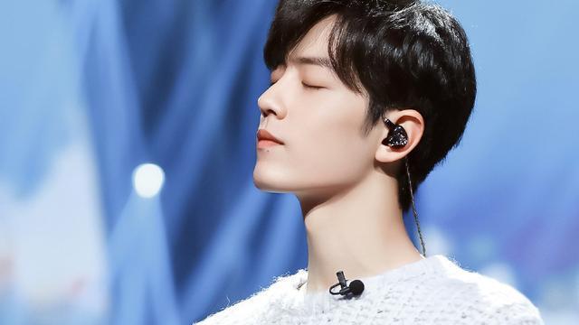 肖战|肖战和《那片海》剧组聚餐上热搜，要杀青的节奏，期待开播