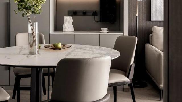 140㎡跃层，合肥这一户人家装修，因旋转楼梯火了，足够气派！