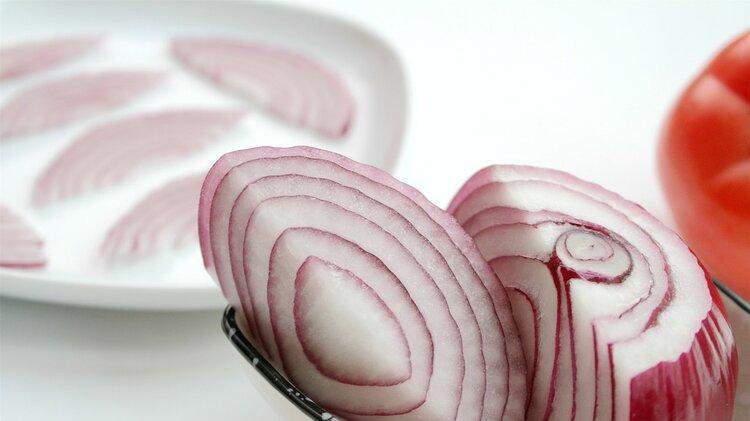 洋葱|常吃洋葱能软化血管，杀死癌细胞？黄皮的营养高还是紫皮的高？