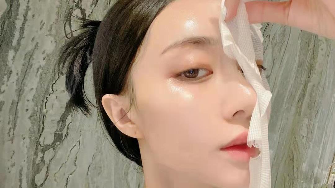 面膜 女人睡前经常做这三件事，一般都很年轻，虽然很简单，但贵在坚持