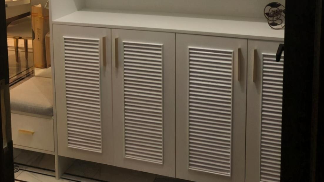 第二套新房装修完毕，四室两厅装修太漂亮了，客餐厅最令人满意