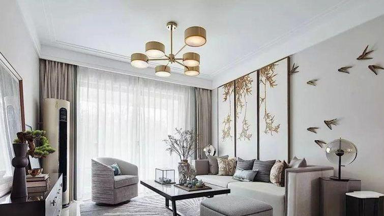 只装石膏线的极简装修，三幅屏风就特显古风韵味，高级感十足