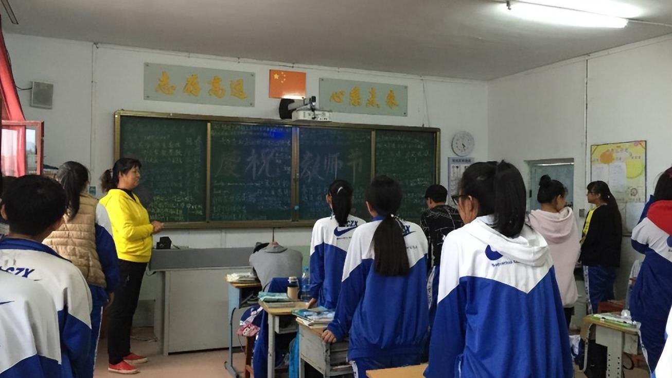 教师|深圳市降薪之下，报名教师招聘的人数骤降9成，教师行业不容乐观