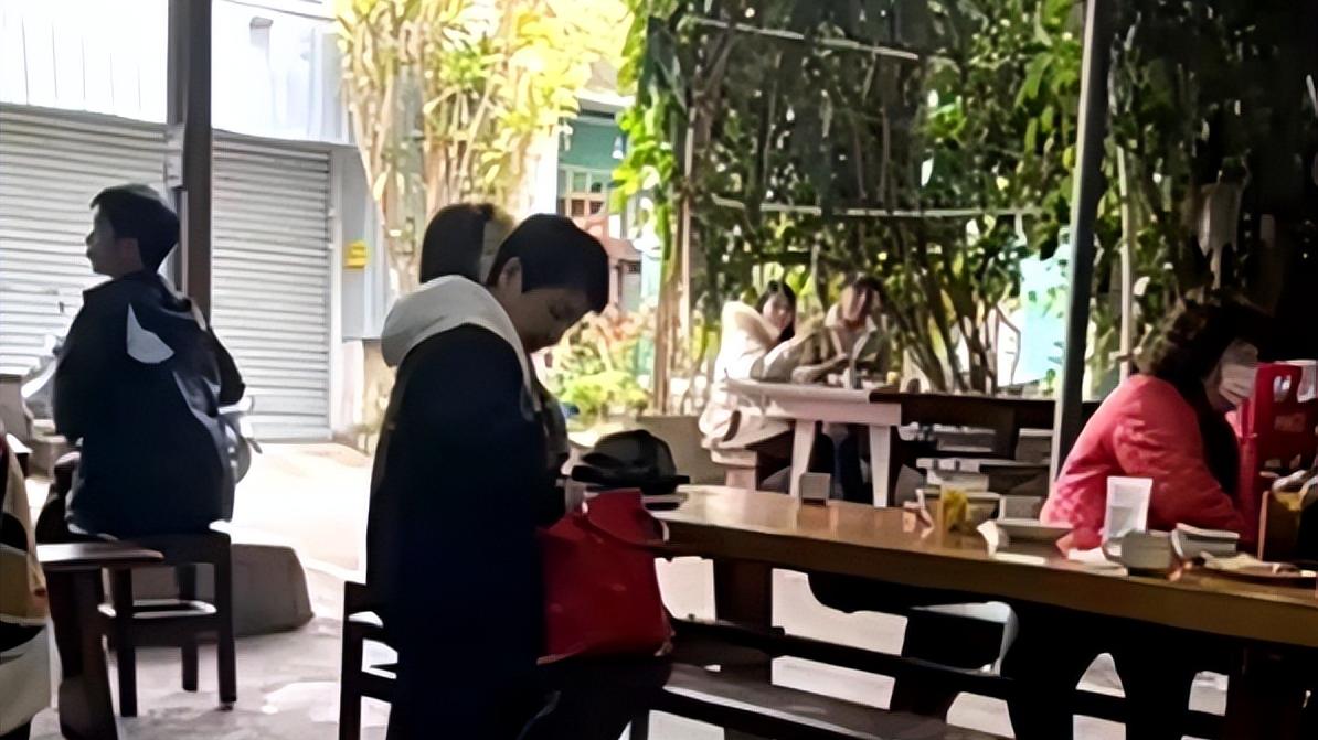 梁安琪|梁安琪与何超琼被曝光，两人一起路边就餐，疑似家族内斗平息