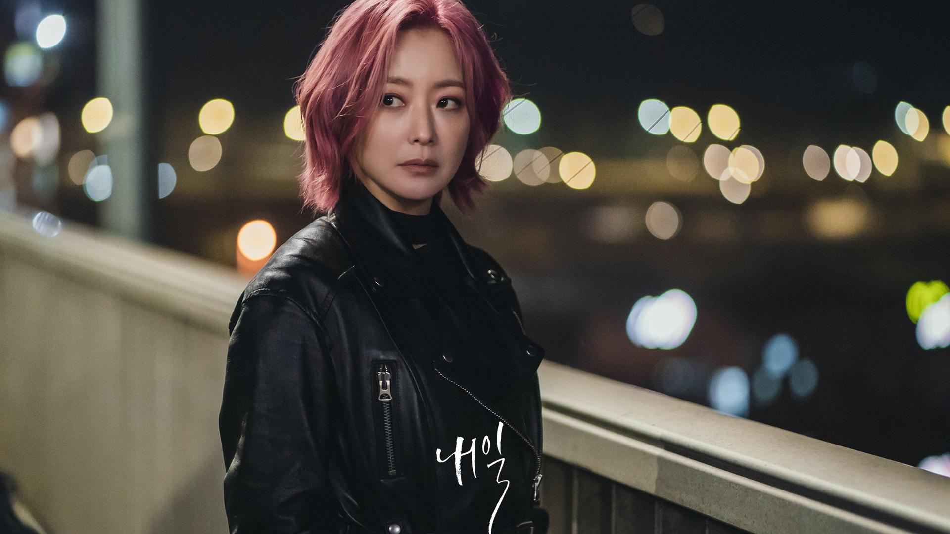 金喜善|金喜善新剧开播，首次挑战红色短发造型，致使韩国染发剂脱销