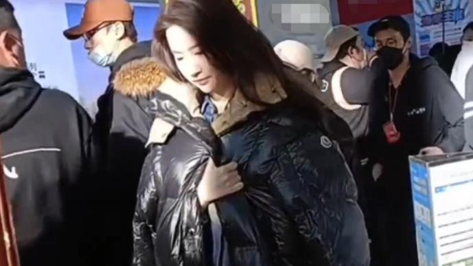 刘亦菲|《去有风的地方》刘亦菲路透，在路人镜头下，这颜值也太真实了