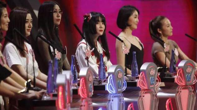 非诚勿扰|拆迁户谎称月入8000到《非诚勿扰》找女友！女嘉宾：8000块，给女友买个包都不够！