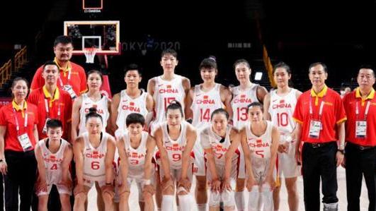 中国女篮|中国女篮又出巨无霸！15岁高达2米26 单场32分9记站帽 受WNBA关注