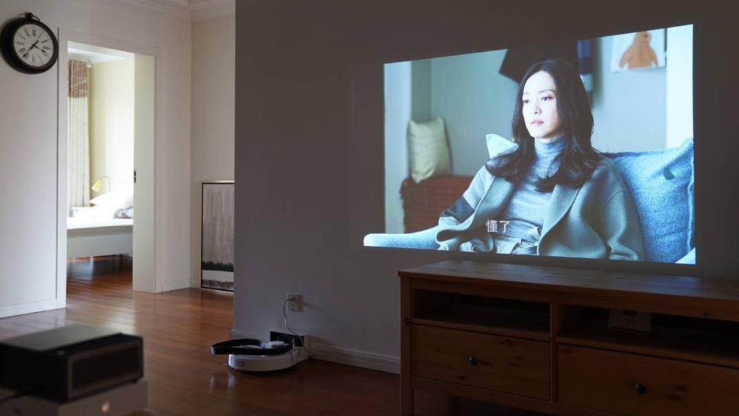 投影仪和电视哪个好？投影仪真的好用吗？看看你选对了吗！